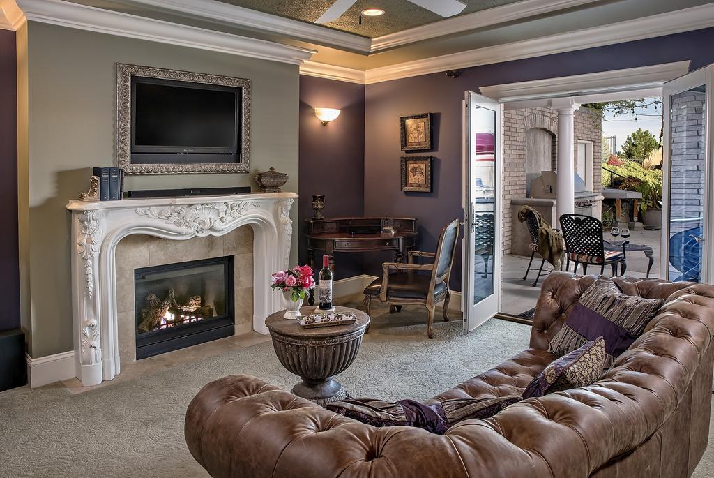 Cameo Heights Mansion And The Vine Fine Dining Restaurant Bed & Breakfast Touchet Exterior photo