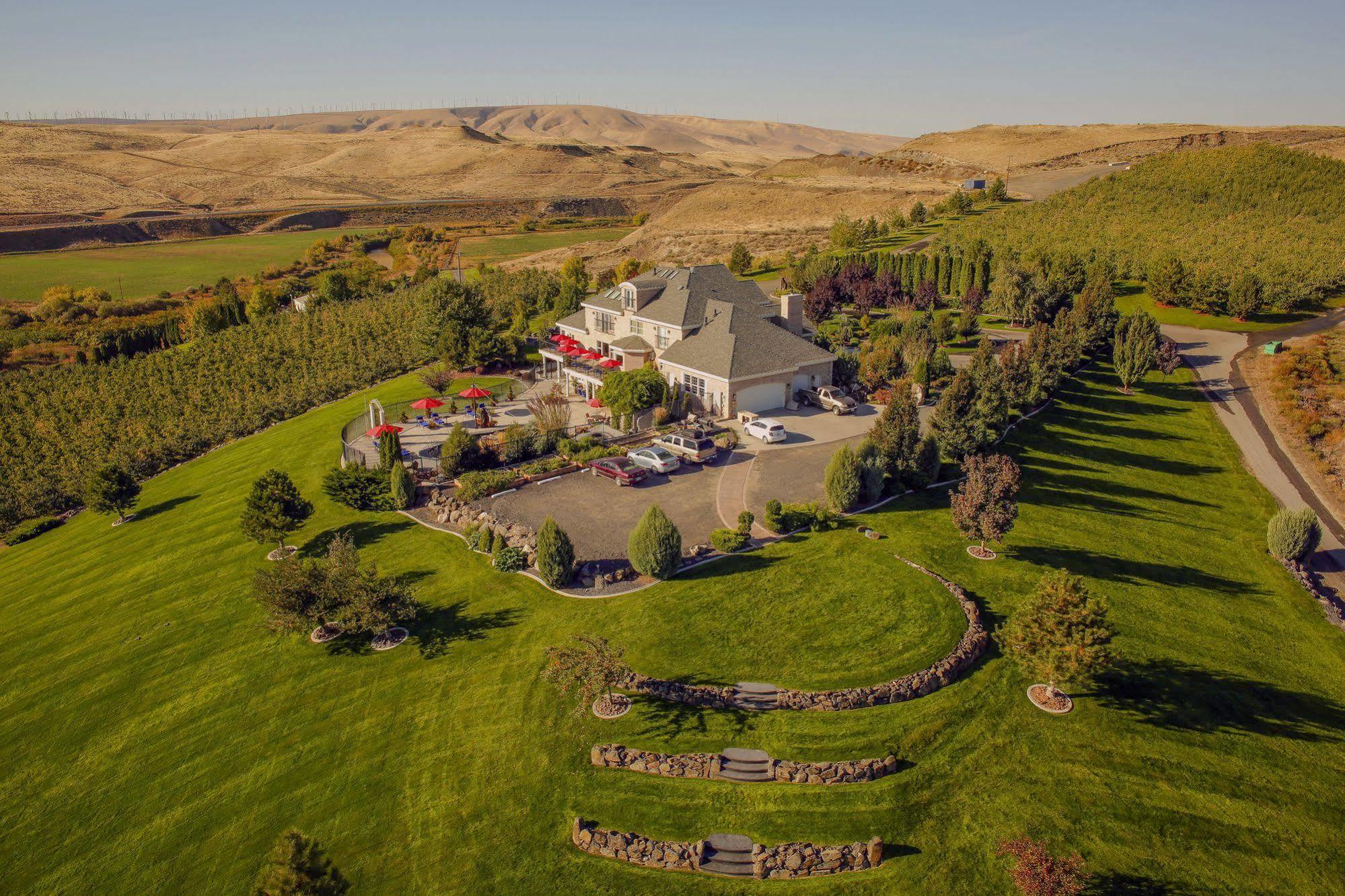 Cameo Heights Mansion And The Vine Fine Dining Restaurant Bed & Breakfast Touchet Exterior photo