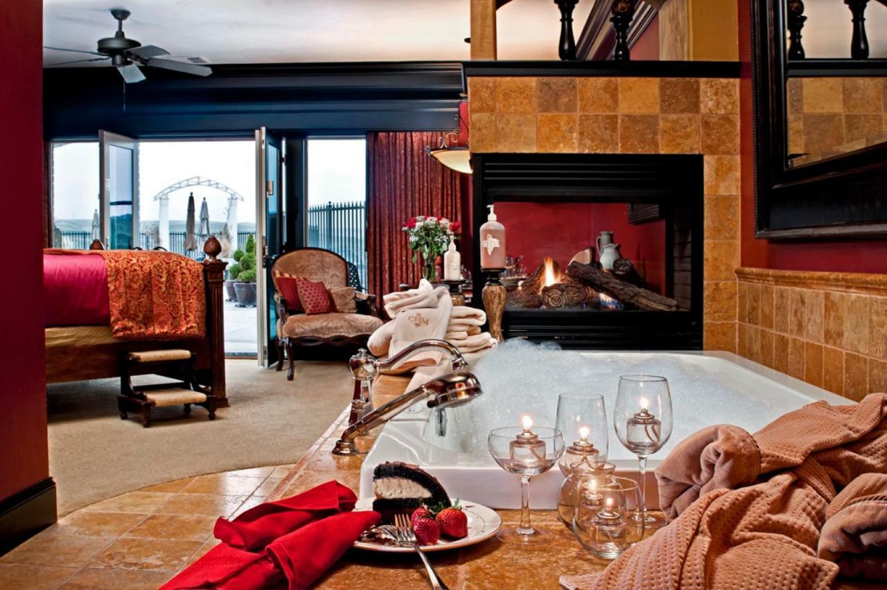 Cameo Heights Mansion And The Vine Fine Dining Restaurant Bed & Breakfast Touchet Exterior photo