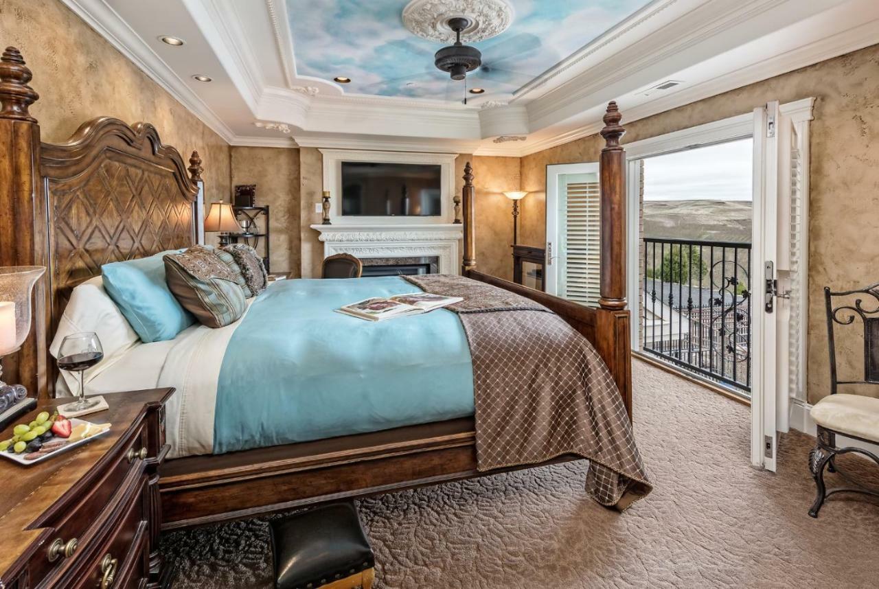 Cameo Heights Mansion And The Vine Fine Dining Restaurant Bed & Breakfast Touchet Exterior photo