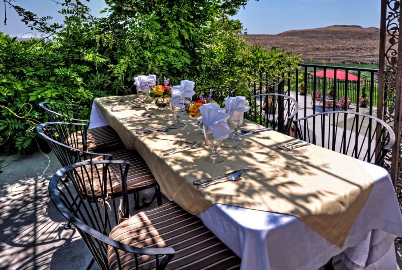 Cameo Heights Mansion And The Vine Fine Dining Restaurant Bed & Breakfast Touchet Exterior photo